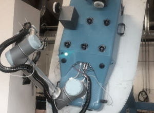 Robot for cleaning and maintaining wind turbine blades